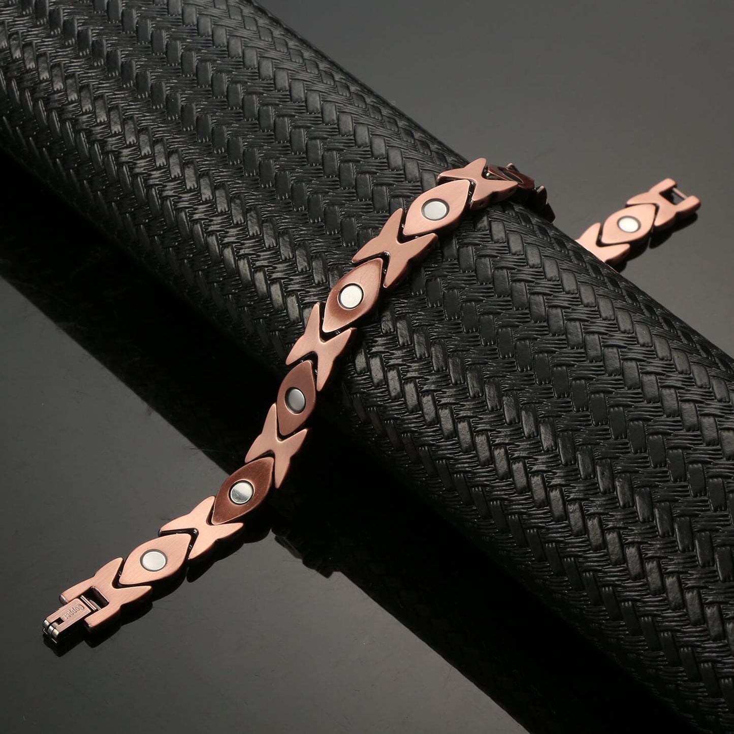 Melchior Jewellery women's copper magnetic bracelet in rose copper link design with circular magnet inserts for wellness