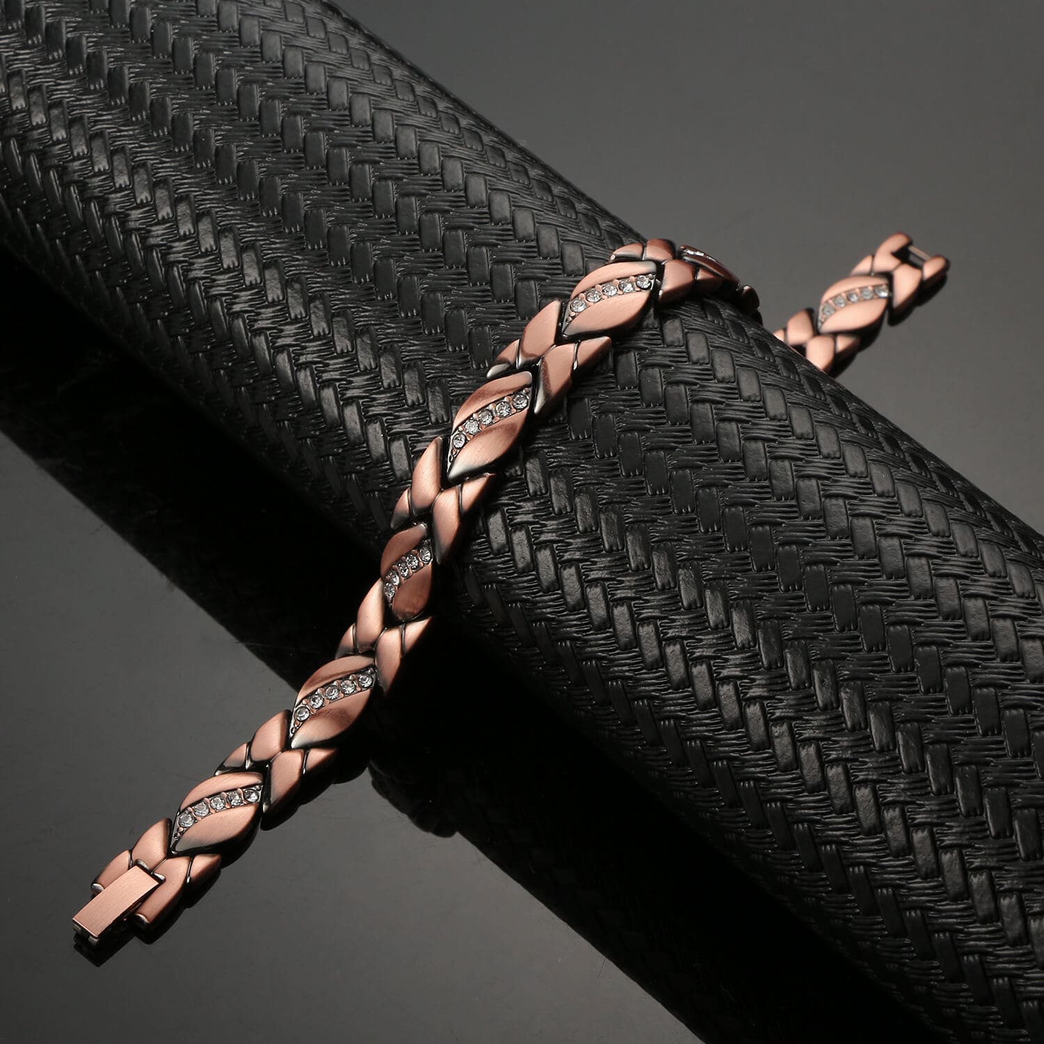 Melchior Jewellery women's copper magnetic bracelet in rose copper braided links with embedded crystals