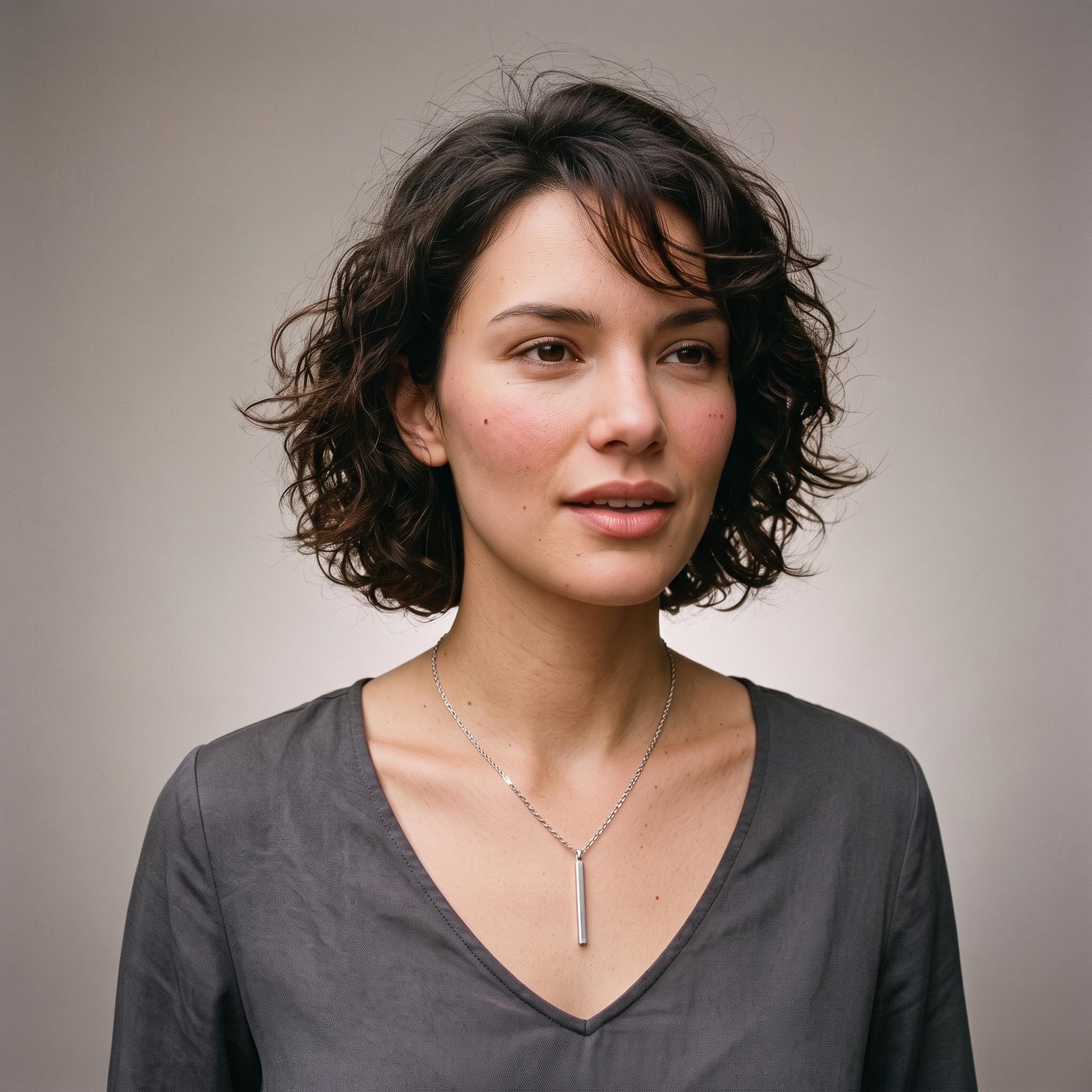 woman wearing a silver vertical bar pendant necklace
