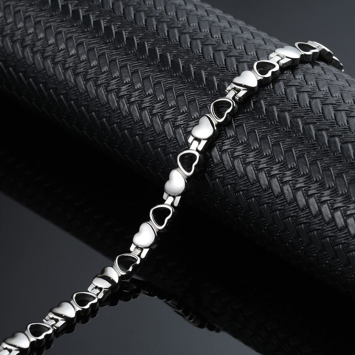 Ladies interlocking heart magnetic bracelet