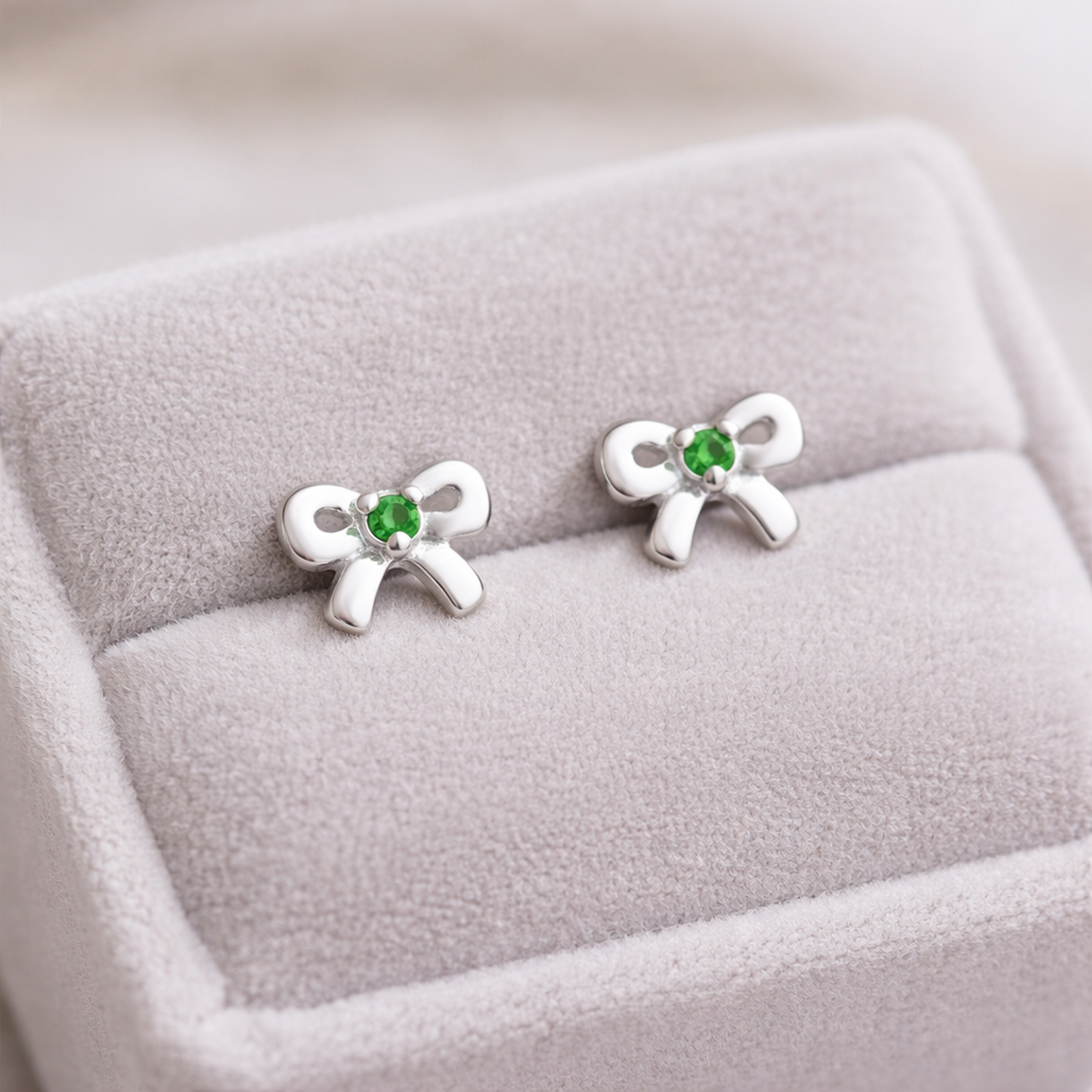 Melchior Jewellery May birthstone stud earrings for kids with green stones and bow design